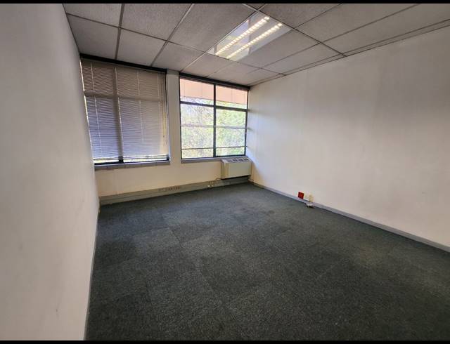 124M² OFFICE TO LET IN VORNA VALLEY